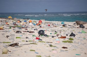 beach-litter-hawaii